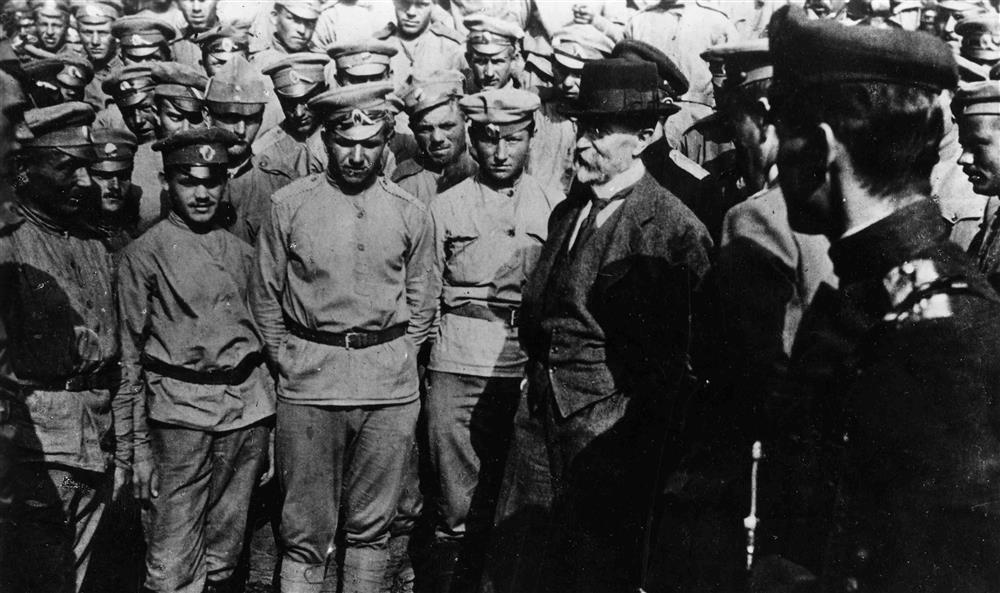 První světová válka, legie Rusko a TGM Masaryk navštěvuje Čs. náhradní prapor v Bobrujsku (červenec 1917). Zdroj: Národní muzeum